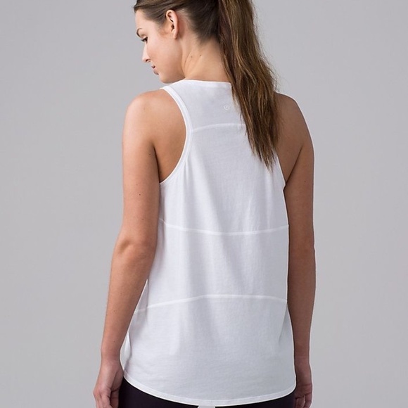 LULULEMON Back in Action Tank size 8 white muscle tank loose fit - Picture 2 of 12